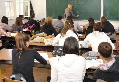 Прве лиценце за директоре са 15 година закашњења