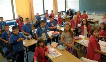 Половина школа у Србији подржава увођење униформи
