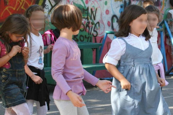 Места у београдским вртићима само за „СНС децу“