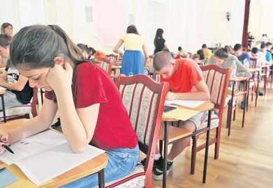 Због преправљања тестова одговорни и начелници школских управа