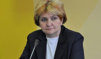 Професорка лечи тумор српског друштва